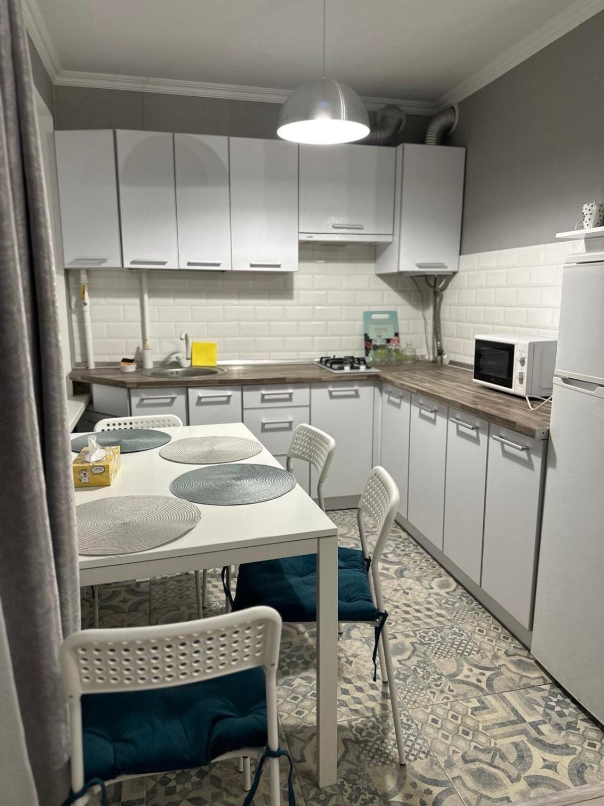 Sisters Apartment Shevchenko チェルニーヒウ エクステリア 写真